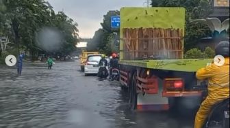 Jakarta Diguyur Hujan, Terowongan Cawang Tol Wiyoto Wiyono Digenangi Air