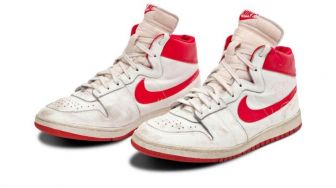 Sepatu Nike Merah Putih Milik Michael Jordan Ini Laku Terjual Rp21 Milyar