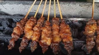 Marinasi Daging Sampai 8 Jam, Sate Maranggi di Warung Makan Ini Terlalu Sayang Dilewatkan