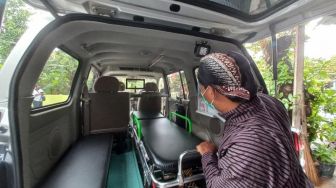 Patungan Sekampung, Warga Manding Sulap Mobil Bekas Jadi Ambulans