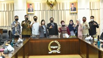 DPR Apresiasi Predikat Badan Publik Informatif dari KIP sebagai Wujud Parlemen Modern