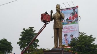 Patung Soekarno Berdoa Berdiri di Jalan Gatot Subroto Bandar Lampung, Ini Maknanya