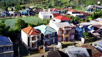 Viral! Perkampungan Petani Sayur di Ujung Purbalingga Ini Rumahnya Mewah-mewah