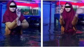 Viral Cewek Tiktokan di Rumah Terendam banjir, Warganet Khawatir saat Lihat Hal Ini
