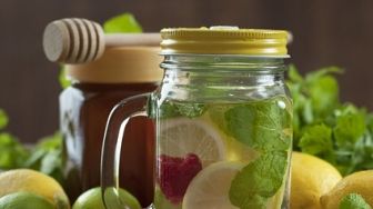 Infused Water, Benarkah Bisa Bantu Turunkan Berat Badan dan Detoksifikasi?