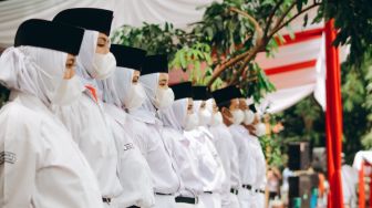 Suasana upacara bendera memperingati hari sumpah pemuda di Banksasuci, Kota Tangerang, Banten, Kamis (28/10) [Suara.com/ Hilal Rauda Fiqry]