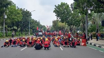 Demo Buruh dan Mahasiswa Sebut Jokowi Hanya Butuh Rakyat Saat Pemilu