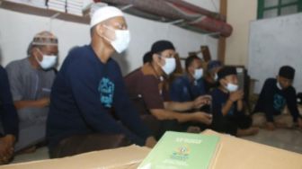 Mantan Preman dan Pecandu Narkotika di Kota Makassar Dapat Bantuan Alquran