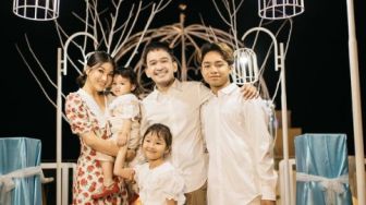 8 Momen Keluarga Ruben Onsu Liburan ke Labuan Bajo, Rayakan Anniversary Pernikahan