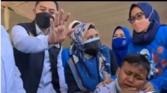 Bocah Nangis Takut Suntik Vaksin Meski Didampingi Panglima TNI, Netizen: Tawari Top Up FF