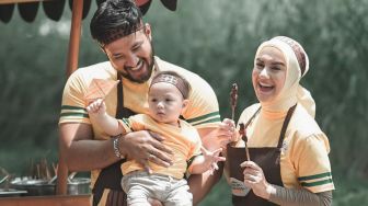 Usia Baru Satu Tahun, Anak Ammar Zoni dan Irish Bella Jadi Brand Ambassador 4 Produk