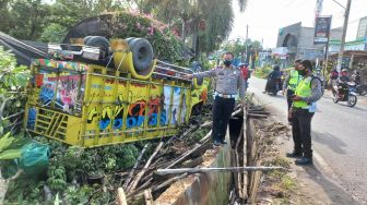 Truk Terguling di Gunung Terang Bandar Lampung, DIduga Sopir Mengantuk habis Begadang