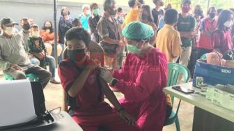 Digagas BIN Kalbar, Ratusan Pelajar di Sekayam Antusias Divaksinasi