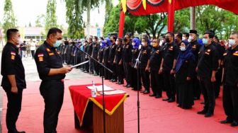 Bupati Solok Lantik Ratusan Pejabat Tanpa Jas, Jon Pandu: Kayak Security Tanjung Priok