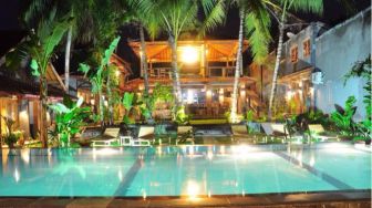 Astuti Gallery Homestay, Penginapan Bergaya Bali dengan Suasana Tropis