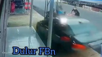 Viral Mobil Tubruk Pemotor Sedang Isi Bensian di Pom Mini Pandeglang, Satu Orang Tewas