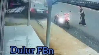 Mengerikan! Terekam CCTV Honda City Tubruk Pemotor di Pandeglang, Organ Tubuh Berserakan