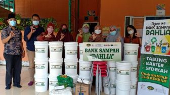Jababeka Dukung Inisiasi Bank Sampah Dahlia Desa MekarMukti Cikarang