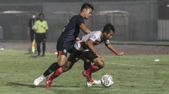 Gol Spektakuler Rizky Dwi Febrianto Bawa Arema FC Taklukkan Madura United