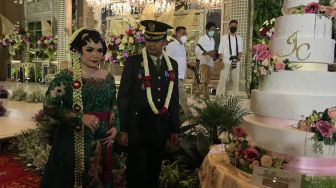 Berdarah Batak, Joy Tobing Tampak Anggun Kenakan Baju Pengantin Jawa