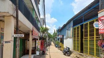 Banjir Surut, Warga Cipinang Melayu Balik ke Rumah Bersih-bersih