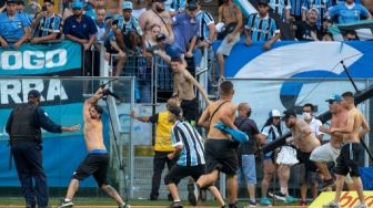 Fansnya Ngamuk Geruduk Lapangan, Gremio Terancam Sanksi