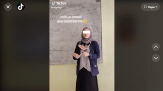 Viral, Murid Pamer Guru Cantik, Netizen: Guru Gini Mah Minggu Juga Gue Masuk Sekolah