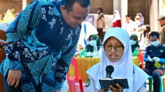 Andi Sudirman Ajak Siswa SMAN 13 Kabupaten Bone Ikut Vaksin, Tanam Pohon, dan Mengaji