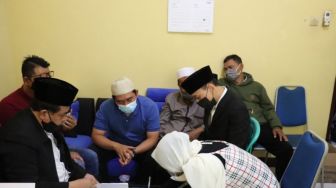 Diizinkan Polres Sukabumi, Tahanan Kasus Curanmor Ini Menikah di Kantor Polisi