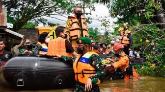 Bantu Korban Banjir Kalimantan Barat, BPJS Kesehatan Salurkan Paket Sembako