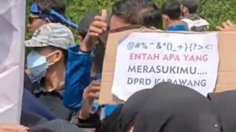 Mahasiswa Tuntut DPRD dan Kejari Usut Tuntas Kasus Dana Bansos Kabupaten Karawang