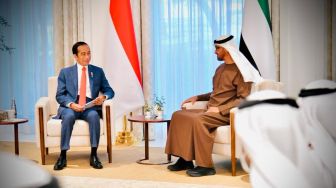 Presiden Jokowi Disambut Putra Mahkota dan Mohamed bin Zayed Al Nahyan di Istana Al-Shatie