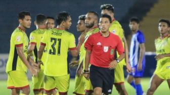 Liga 2: Sama Kuat, Semen Padang dan PSPS Berbagi Poin di Stadion Kaharuddin Nasution