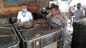 Polisi Razia Tempat Pengoplosan Minyak Mentah Ilegal di Jambi