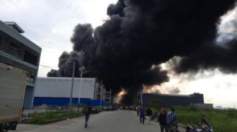 5 Berita Populer Banten: Pabrik Korek Terbakar, Ratusan Siswa Serang SMPN 1 Pagelaran