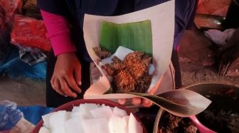 Lontong Kariang, Kuliner Khas Minang Dari Bonjol Bertahan Ratusan Tahun