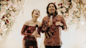 Sudah Lamaran, Joshua Suherman dan Clairine Clay Rahasiakan Tanggal Nikah