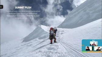 Tips Taklukan 7 Puncak Gunung Tertinggi di Dunia dari Pendaki Asal Indonesia