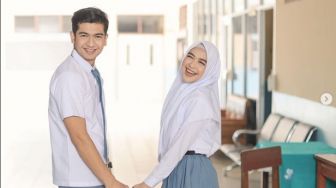 9 Momen Prewedding Ria Ricis dan Teuku Ryan Pakai Seragam SMA, Masih Cocok!