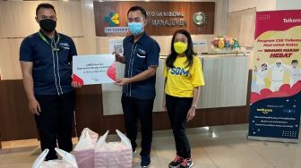 Telkomsel dan Warung Makan Hebat Salurkan 5.000 Paket Nasi ke Beberapa RS di Jakarta