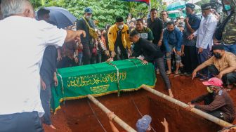 Heboh Fuji Pangku Gala di Mobil, Doddy Sudrajat: Pemakaman Vanessa Angel Tak Sesuai Kaidah Islam