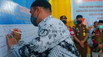 Kepala Sekolah di Aceh Singkil Deklarasi Anti Korupsi