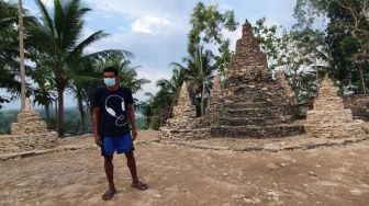 Iseng Susun Batu Sisa Tambang, Sunardi Sulap Area Perbukitan Jadi Kompleks Candi