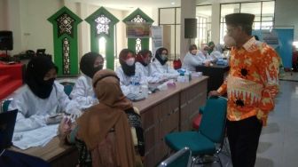 Gebyar Vaksin HKN ke-57, Anggota DPR RI Alifuddin Berharap Masyarakat Singk