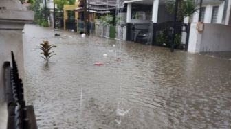 Diguyur Hujan Deras, Bintaro Sektor 4 Tangsel Banjir, Warga: Empat Hari Dua Kali