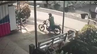 Viral Video Detik-detik Sepeda Motor Hampir Terbakar, Netizen: Bikin Susah Tetangga