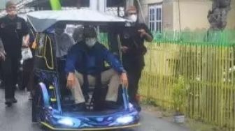 Sandiaga Uno Naik Becak Motor di Gorontalo