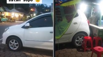 Potret Mobil Parkir Mepet dengan Gerobak Pedagang Kaki Lima, Timbulkan Pro dan Kontra