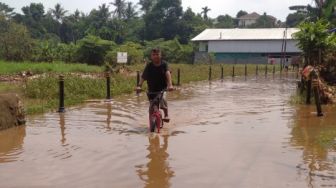 12 Orang Terjebak Banjir di Pasir Putih Depok, Camat Sebut Sudah Biasa