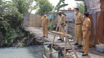 Temukan Sumbatan di Saluran Air, Wali Kota Tangerang ke Warga: Laporkan